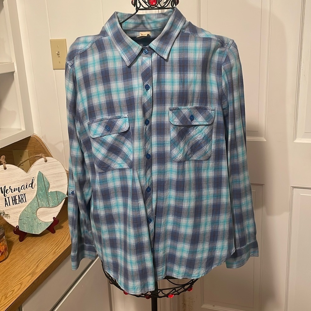 👺👺👺3 for 12$ 👺👺👺Blue Plaid Button Up Shirt